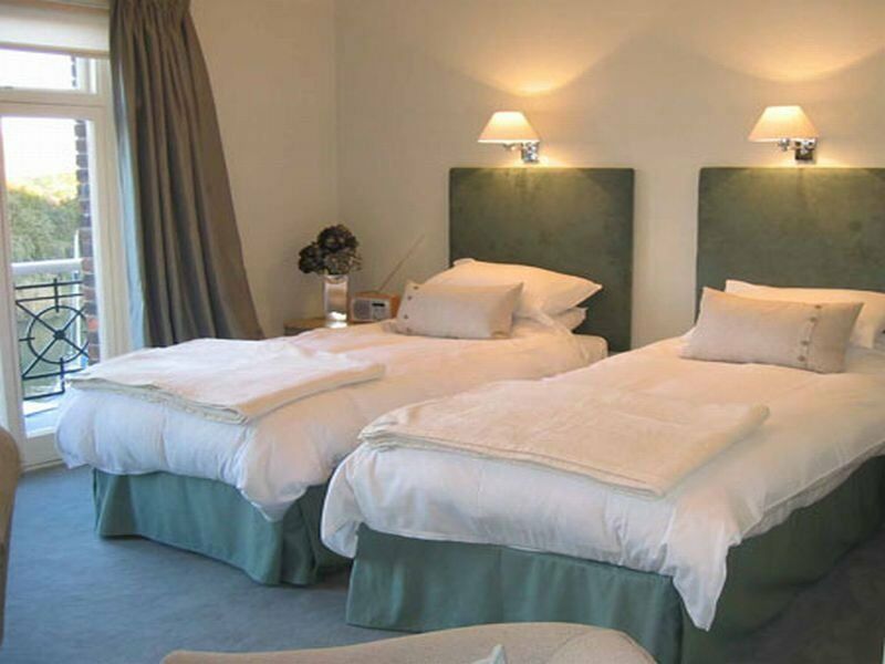 The Bell Hotel Sandwich Dış mekan fotoğraf